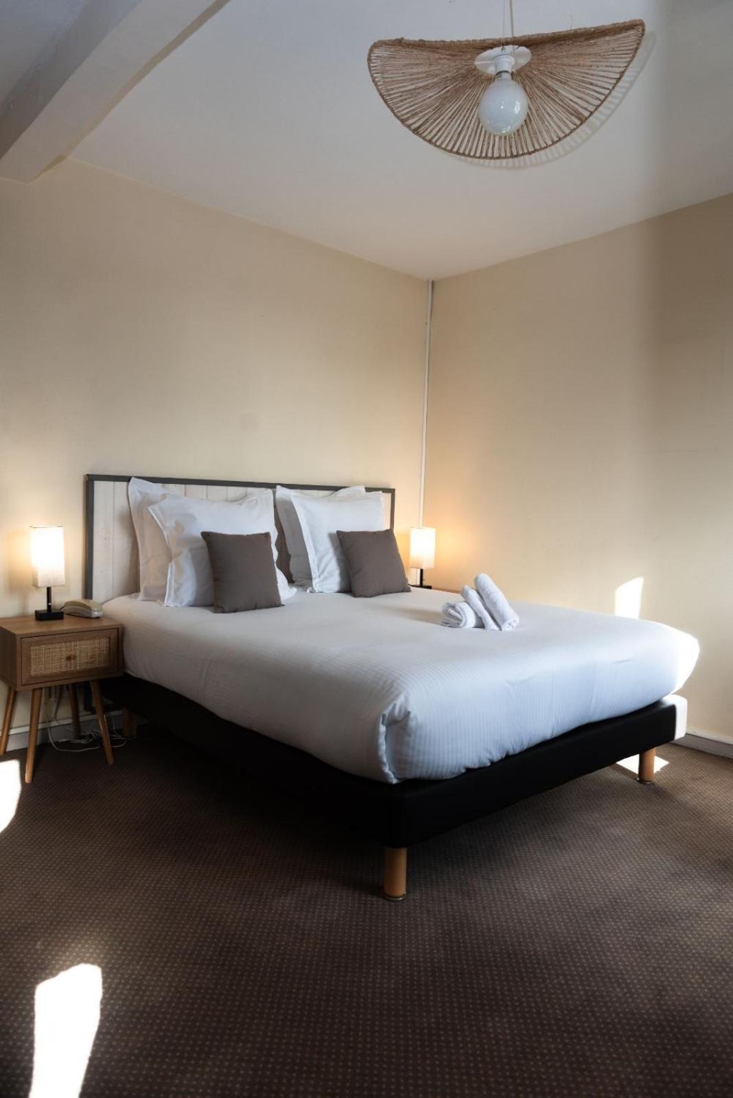 Hotel Le Lion D'Or Bernay  Eksteriør billede